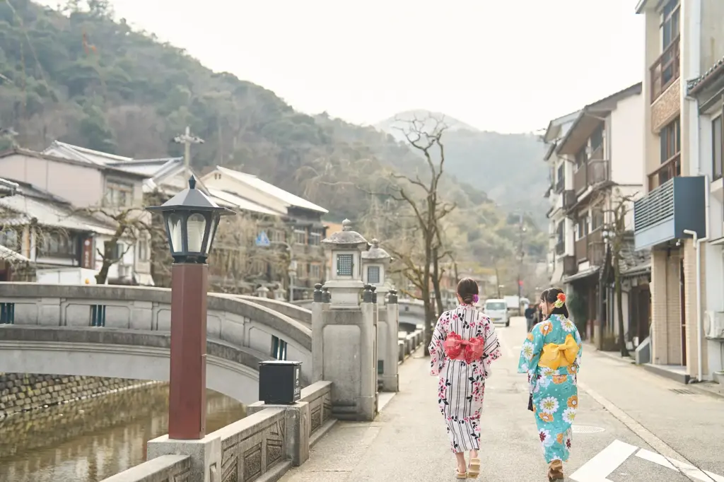 温泉街の奥に、隠れた風景 ― しののめ荘から始まる城崎散歩